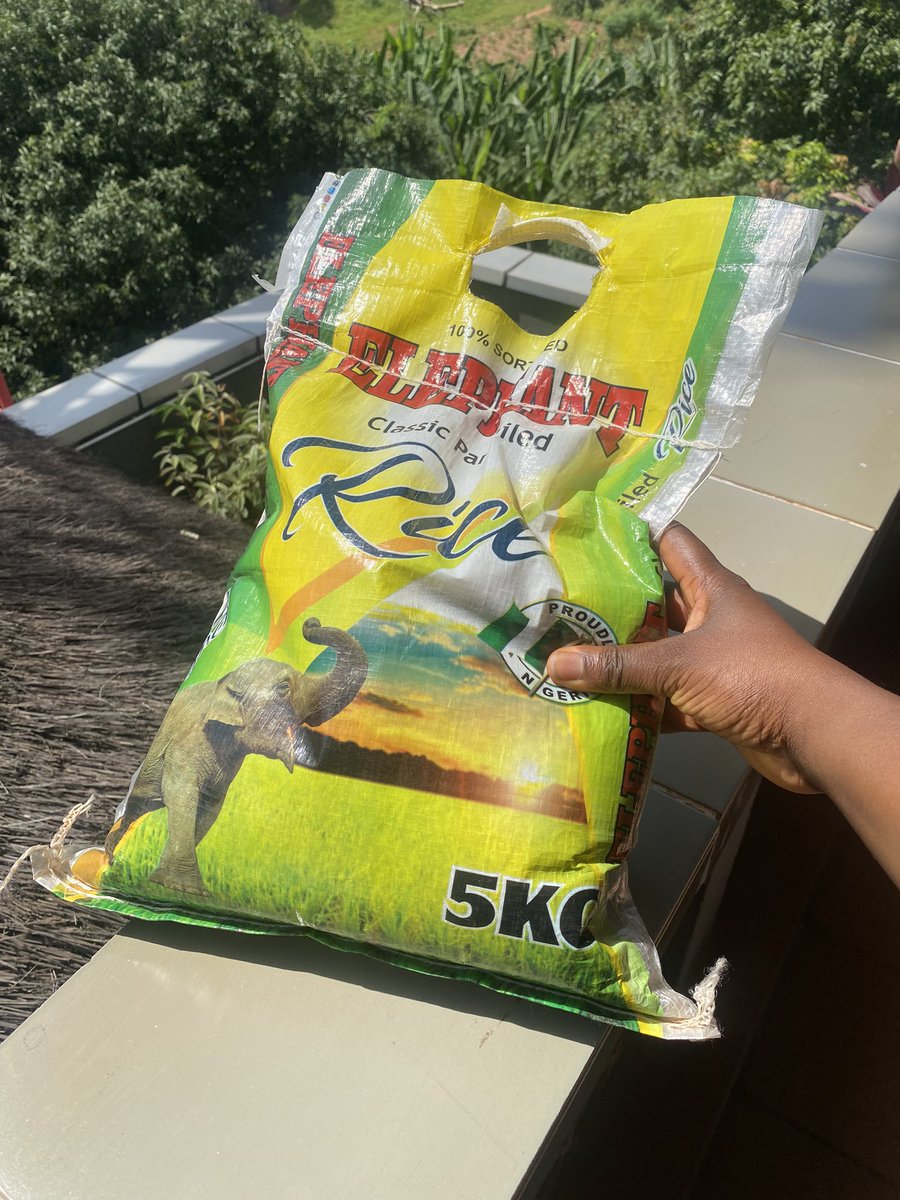 Michael05053253's tweet photo. Look who picked her 5KG rice today 😌💃🏽💃🏽💃🏽. Gist carried Morris to my wall and I ended up getting this rice that he sells. 

To gift someone anything at all in this economy is a big deal. 

Thank you @Morris_Monye . I appreciate

From my mouth to God's ears https://t.co/Qx7qHVneXb