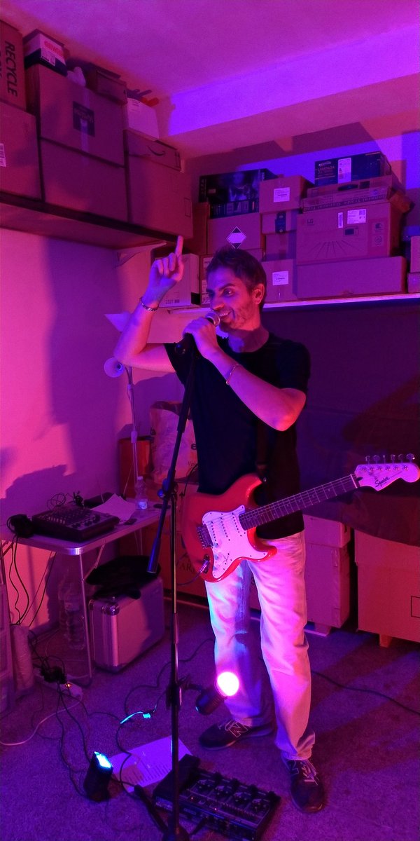 morellfrancesco's tweet photo. Le 📸 del super @giuseppebasile del mio intimo e riservato #live40🎂 di sabato scorso🎶🎤🎸
Grazie anche a @GiadaMartino per la giacca 😁 https://t.co/UUCPKECEFM