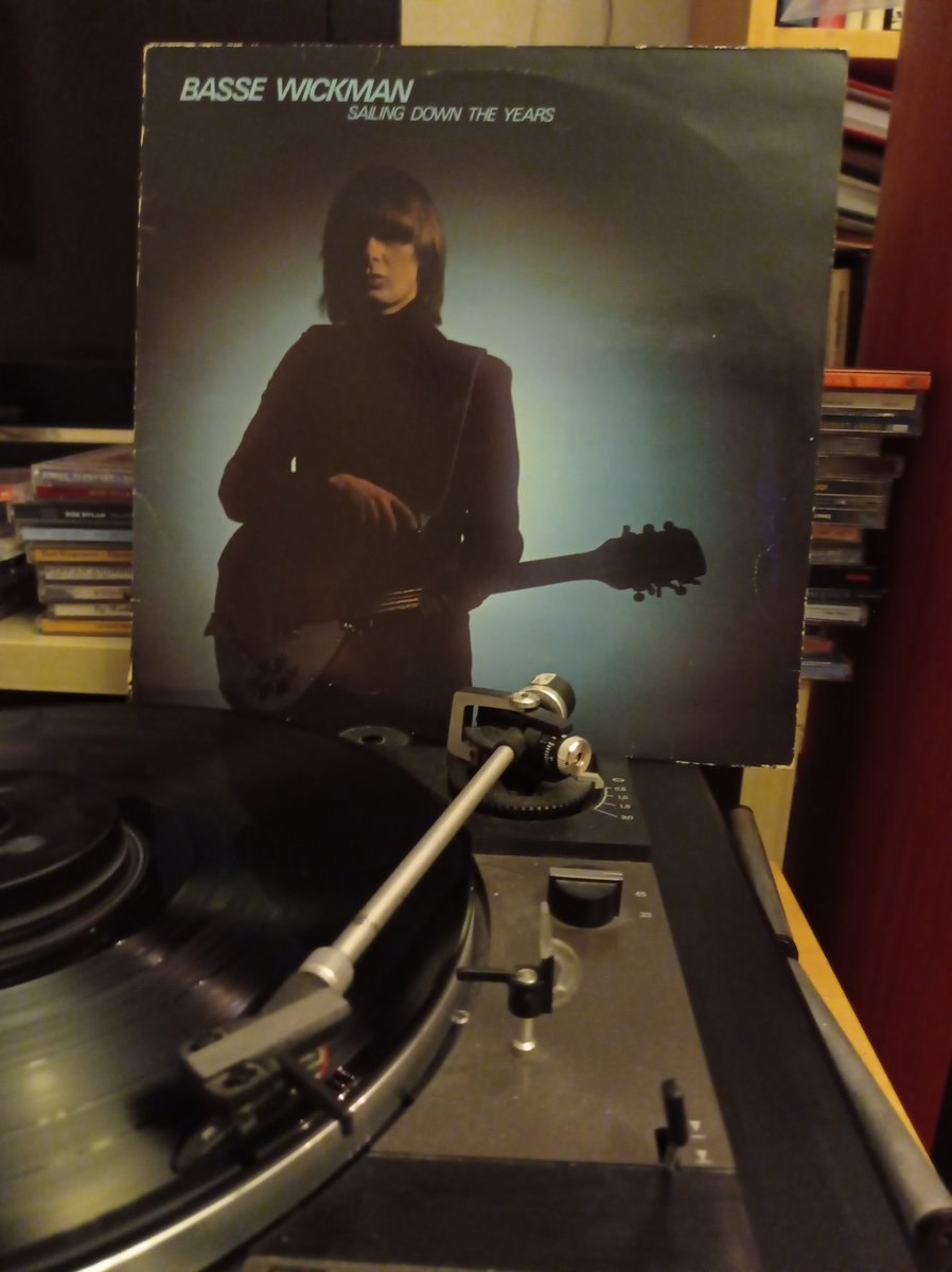 På min grammofon ikväll: Basse Wickman med plattan "Sailing down the years" från -81.
Mycket underskattad artist 👍