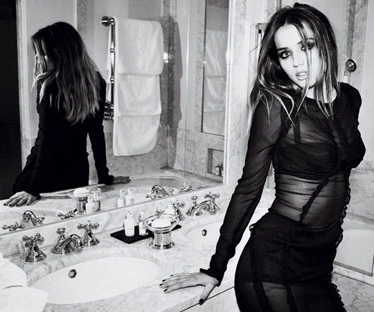 TheCinesthetic's tweet photo. Ana de Armas by Quentin de Briey for Vogue España, 2012 https://t.co/C0SjtQTadn