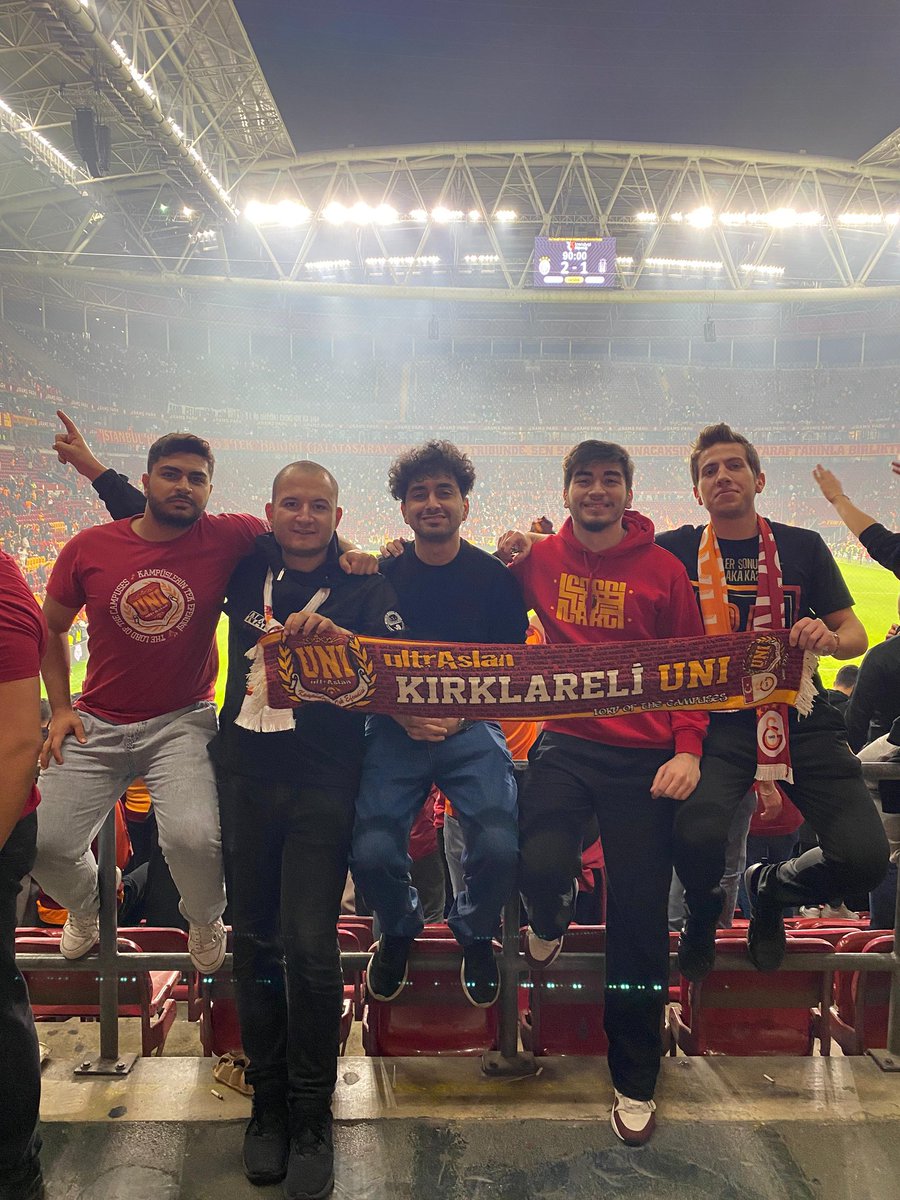 uAUNIKirklareli's tweet photo. UÇAN KUŞLAR MARTILAR 🎶🎶🎶

GALATASARAY'ımızı beşiktaş karşısında hem evimizde hem de şehrimizde omuz omuza destekledik!

#ultrAslanUNI https://t.co/6c6JRP25b4