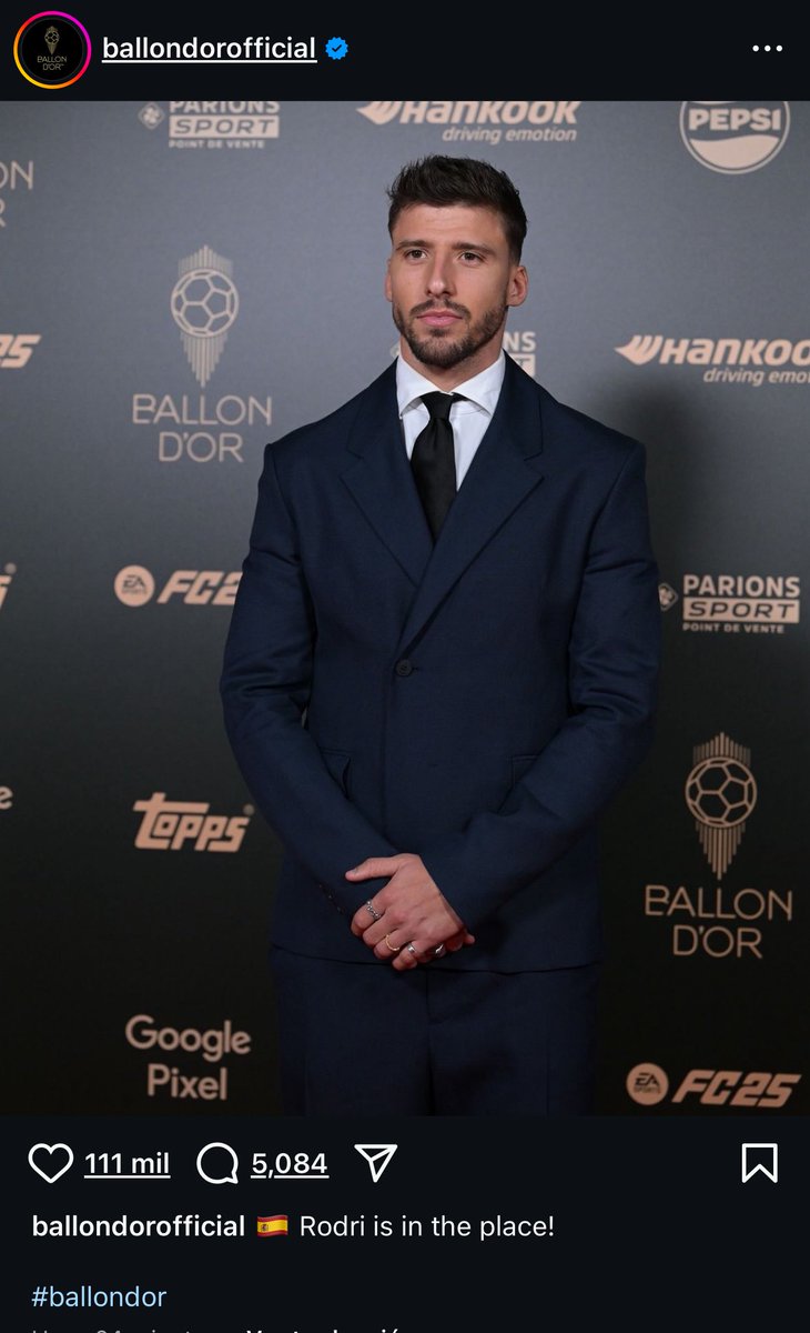 aquiyahora_mx's tweet photo. NI ELLOS LO CONOCEN 😂😂😂

La cuenta oficial del @ballondor en Instagram CONFUNDE a Rodri con Rúben Dias…¿Queda duda alguna que esto es improvisado? 😂😂😂😂😂

#RoboAlBalonDeOro #BallonDor https://t.co/BuGnm4r9I2