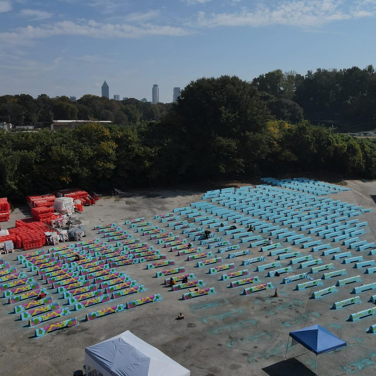 The Midtown Bike Lane Barrier Mural is in full swing, but we still need your help to bring the vision to life. Plenty of barriers are still waiting for you to leave your mark on this exciting community project! All experience levels welcome. 
Learn more at jonesyartatl.com/midtownbikelan…