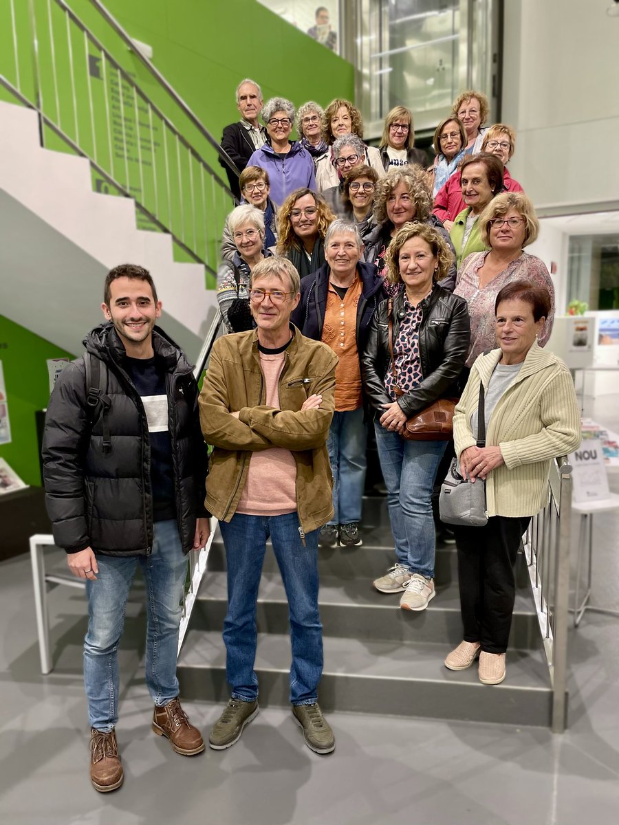 bibgironella's tweet photo. El Club de Lectura de Novel·la ha tingut un convidat de luxe, l'escriptor navassenc @xmascraviotto, que ha conversat amb el nosaltres sobre "La pell del món" (@laltraeditorial) 📖 Moltes gràcies per la visita!

#lletresenviu @lletres #bibliotequescat #bibliotequesxbm https://t.co/Jvos401ruJ