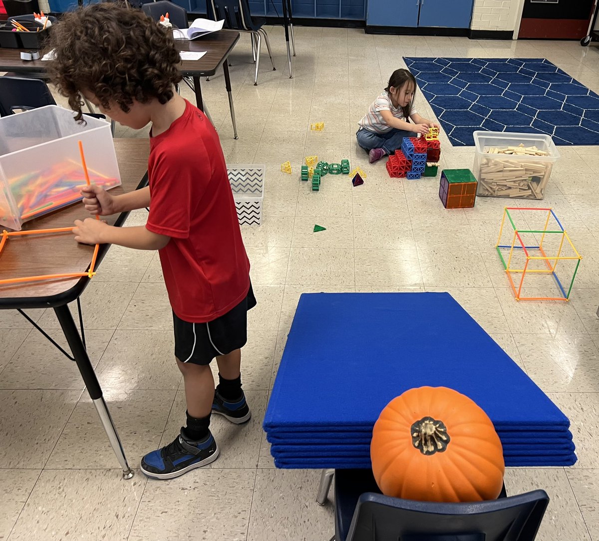 FriedrichTeach's tweet photo. First grade @NISDCNE GT students read The Runaway Pumpkin. Then then worked on a STEM challenge to stop the pumpkin. They did it! @NISDGTAA https://t.co/qGWPeMNSQi