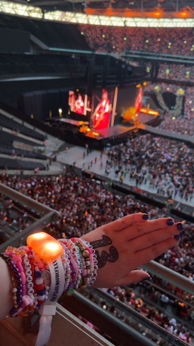 hauntedmaroon13's tweet photo. Get to know me!

my favourite era is lover🩷

my top 3 songs my boy only breaks his favorite toys, hits different and you are in love (I may also be girl at home’s only fan but I digress)

- Eras tour Liverpool n1, Cardiff and London n8 
- Rep tour Manchester n2 &amp; London n2 https://t.co/NQk78LjmSo