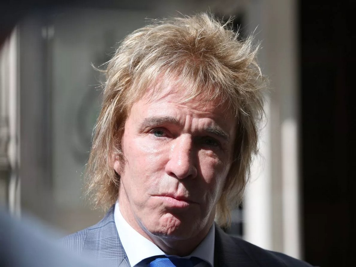 Charlie Mullins is still threatening to leave the UK.

But he is STILL here.

Like if you are glad to see him go.
RT if we should deport his whiny ass.