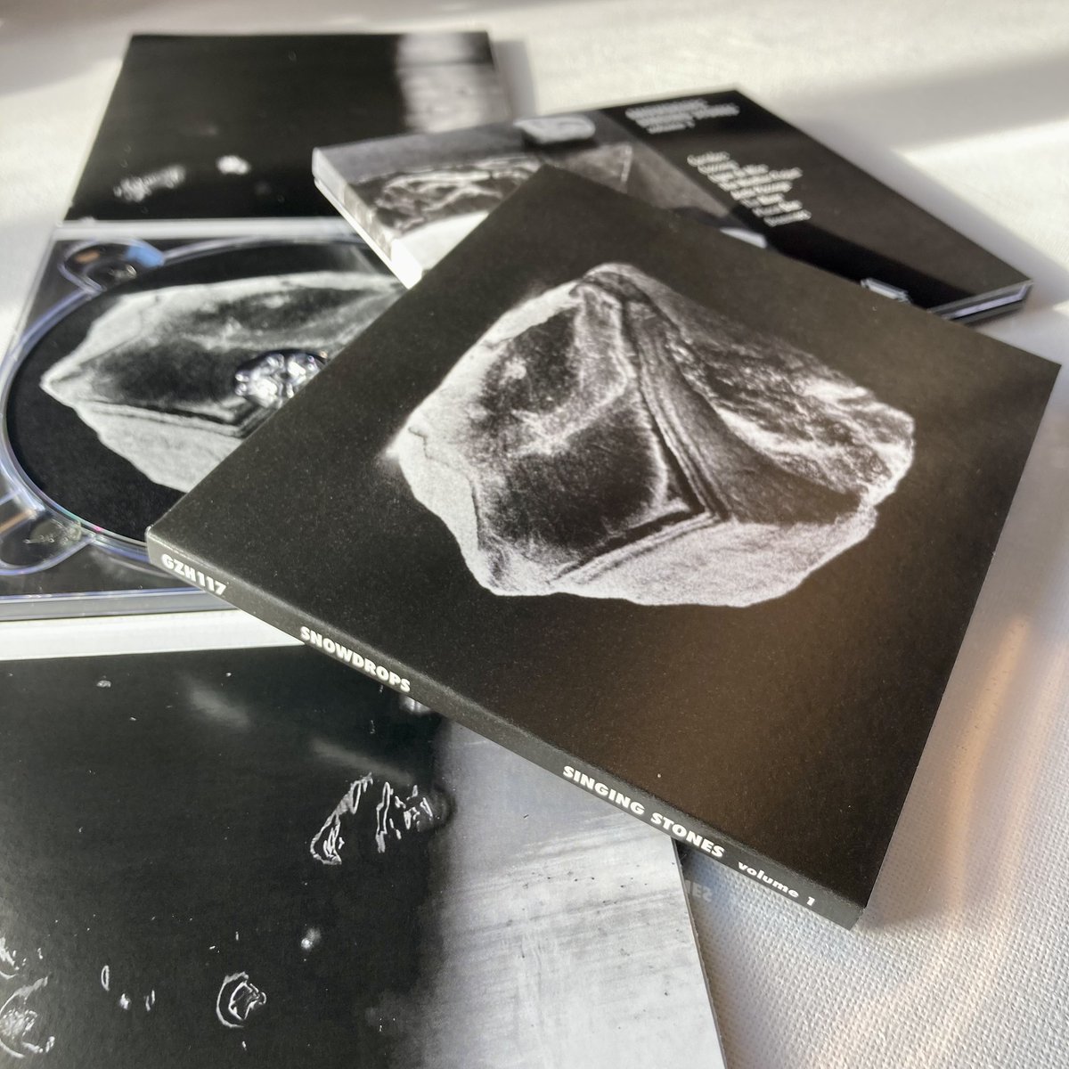 Snowdrops (@snowdropsmusic) on Twitter photo 'Singing Stones (volume 1)' was just released via <a href="/gizehrecords/">Gizeh Records</a>. Nenad Georgievski (All About Jazz): « The music on Singing Stones strikes a balance between extreme minimalism and profound complexity (...) music that feels timeless » ffm.to/singingstones 'Singing Stones (volume 1)' was just released via <a href="/gizehrecords/">Gizeh Records</a>. Nenad Georgievski (All About Jazz): « The music on Singing Stones strikes a balance between extreme minimalism and profound complexity (...) music that feels timeless » ffm.to/singingstones