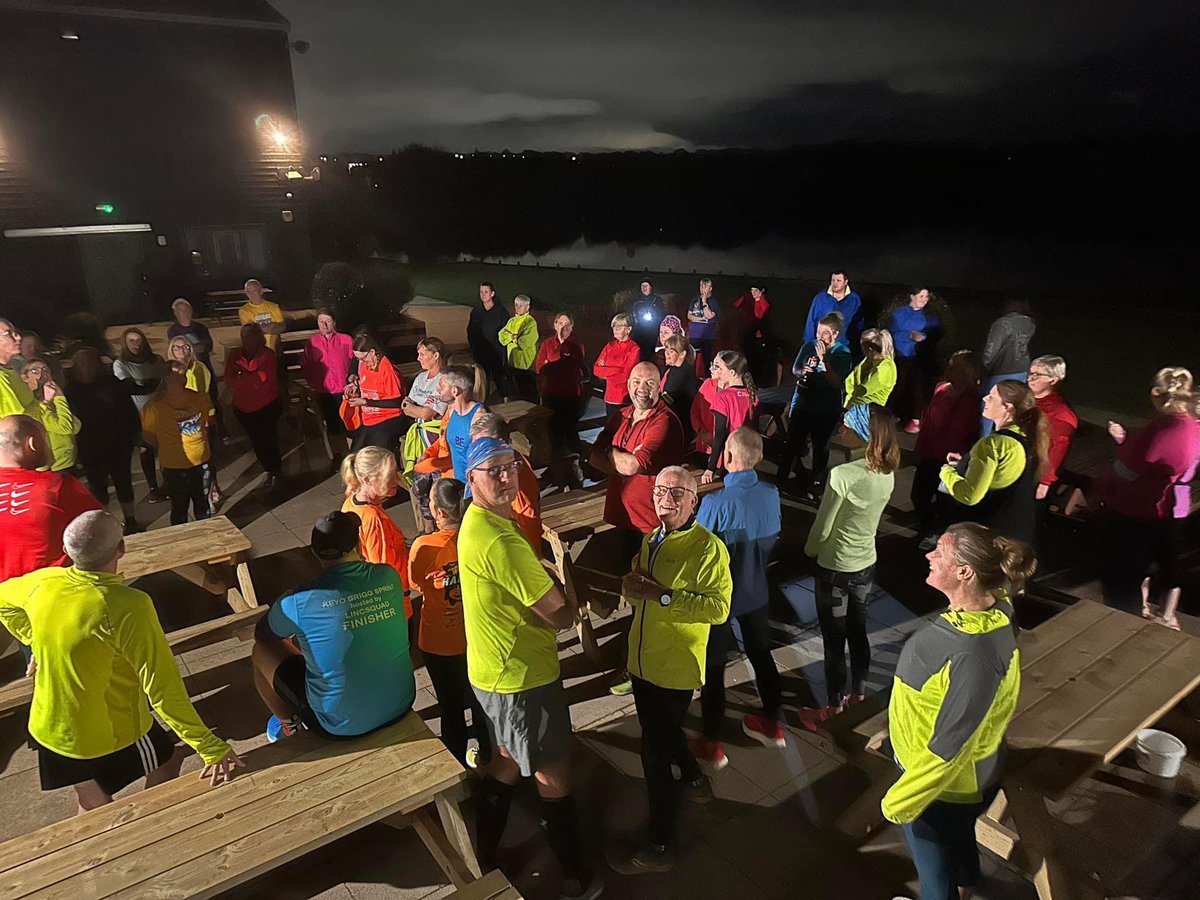 Great turn out from Team Manvers all supporting #LiftTheCurfew New and returning runners women and their allies all getting together to make exercise safer as these dark nights close in 👏👏