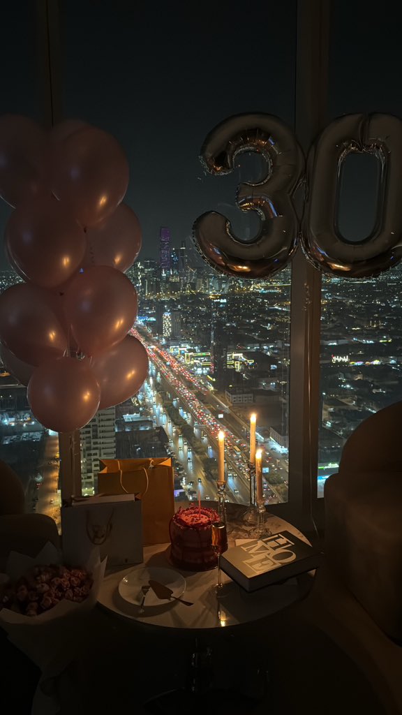nrr_x's tweet photo. 26 | اكتوبر 🎈🤍🤍🤍 https://t.co/RqI4c5w3zj