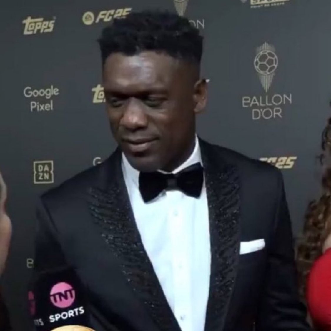 RMadridFrance_'s tweet photo. 🚨Clarence Seedorf : "Je pense qu'il y a des problèmes entre le Real Madrid et l'UEFA, ce qui a affecté certaines choses dans les résultats. Vinicius Junior est sans aucun doute celui qui mérite le Ballon d’Or. C’est une honte." https://t.co/uqmlfc7NOI