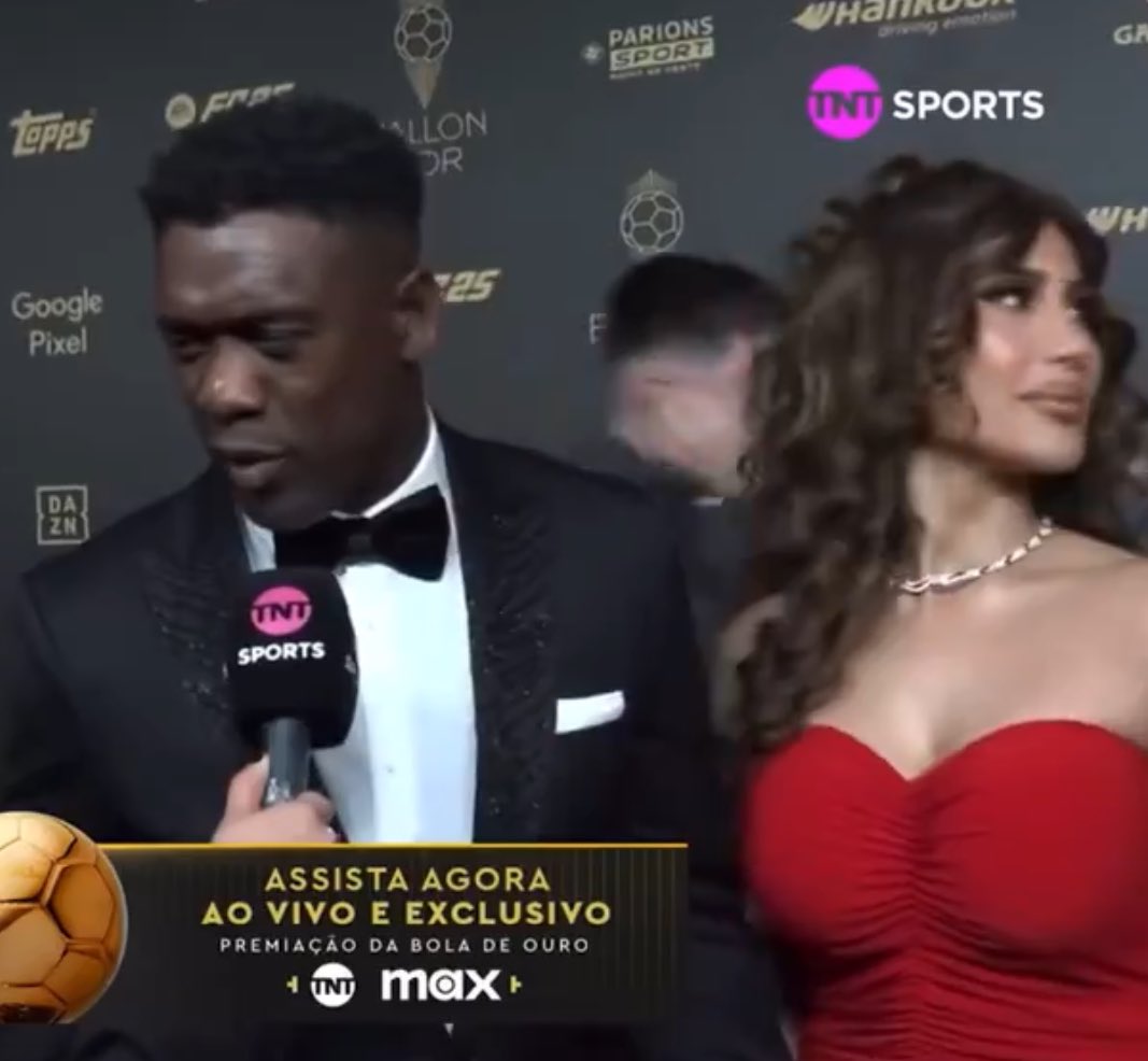 ArobaseGiovanny's tweet image. 🔴🔴🔴 Seedorf :

« Vinicius mérite le Ballon d'Or. Je pense que les problèmes entre le Real Madrid et l'UEFA doivent être séparés de cette récompense. C'est une honte. »