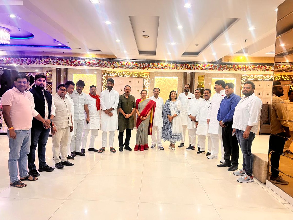 NBhardwajINC's tweet photo. आज इंडिया गठबंधन गाजियाबाद शहर विधान सभा चुनाव  हेतु कंडीनेशन  कमेटी की  मीटिंग आराधना मिश्रा जी प्रदीप नरवाल विदित चौधरी समाजवादी पार्टी के ग़ाज़ीबाद के प्रभारी श्री अनुराग भदौरिया  कांग्रेस की  राष्ट्रीय प्रवक्ता डॉली शर्मा समाजवादी पार्टी  और  कांग्रेस के जिला  एवं  सहर अध्यक्ष  एवं   गठबंधन के प्रत्यासी   श्री  सिंह राज जाटव जी के साथ  समजवादी और कांग्रेस के  अन्य नेताओ के साथ मीटिंग में शामिल थे