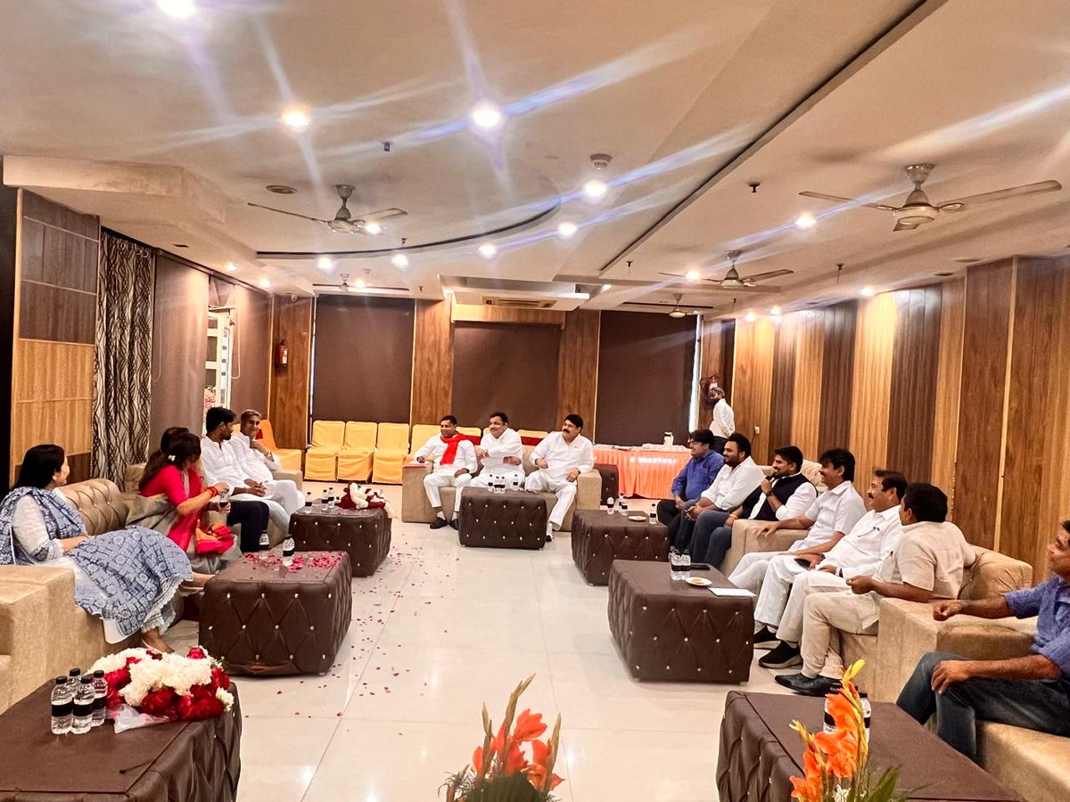 NBhardwajINC's tweet photo. आज इंडिया गठबंधन गाजियाबाद शहर विधान सभा चुनाव  हेतु कंडीनेशन  कमेटी की  मीटिंग आराधना मिश्रा जी प्रदीप नरवाल विदित चौधरी समाजवादी पार्टी के ग़ाज़ीबाद के प्रभारी श्री अनुराग भदौरिया  कांग्रेस की  राष्ट्रीय प्रवक्ता डॉली शर्मा समाजवादी पार्टी  और  कांग्रेस के जिला  एवं  सहर अध्यक्ष  एवं   गठबंधन के प्रत्यासी   श्री  सिंह राज जाटव जी के साथ  समजवादी और कांग्रेस के  अन्य नेताओ के साथ मीटिंग में शामिल थे