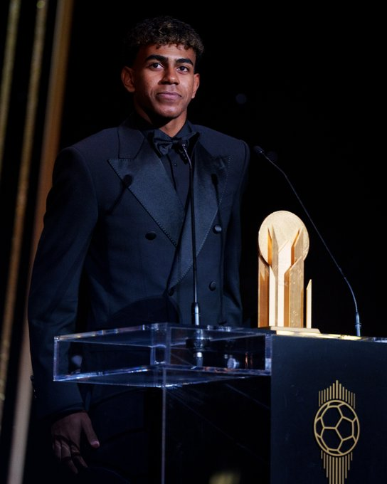 UNIVERSO_1899's tweet photo. Lamine Yamal, mejor jugador joven del mundo.

Y porque no le han querido dar el Balón de Oro por ser su primera temporada como profesional con 16 años. https://t.co/to2sDmzCap