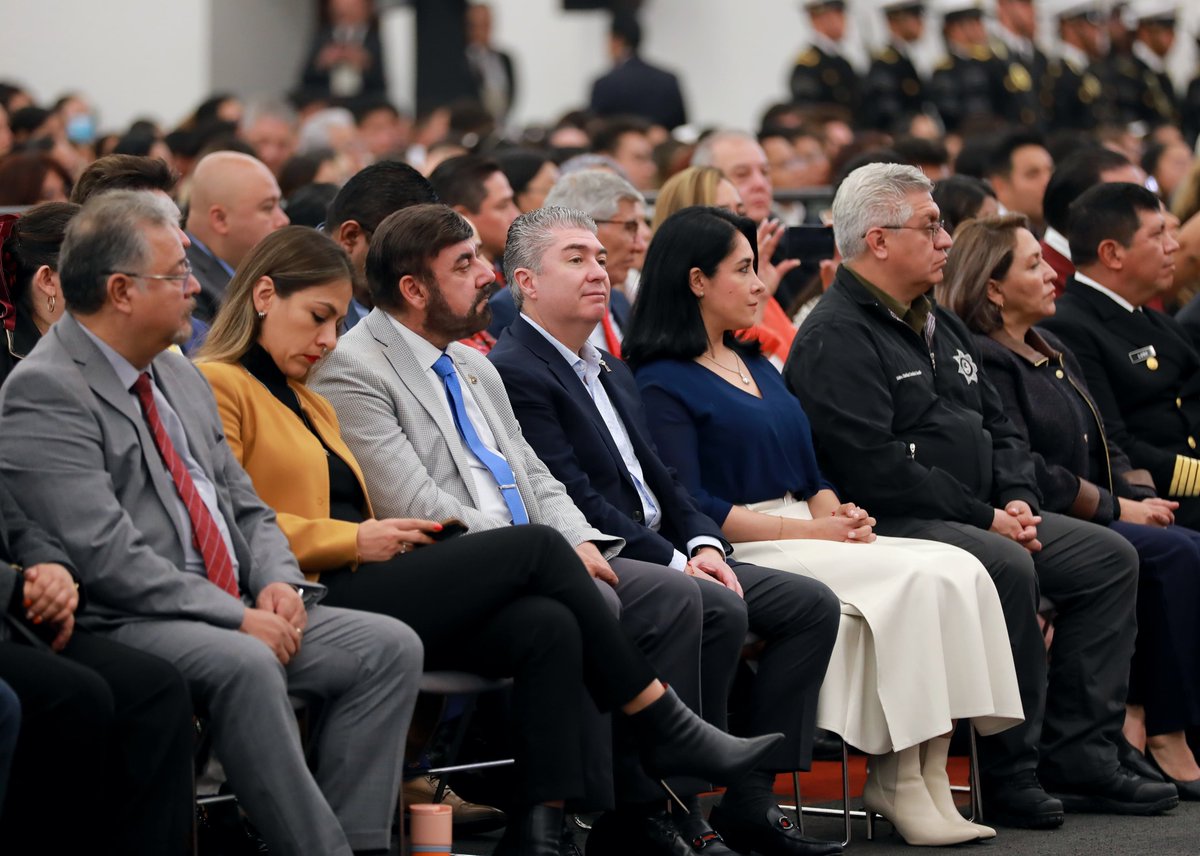 BienestarEdoMx's tweet photo. El secretario de Bienestar @jcgrmx acompañó a la Gobernadora @delfinagomeza a la inauguración del Primer Congreso Internacional de Salud y Bienestar, brindando un espacio de oportunidades de crecimiento profesional a través de ponencias, conferencias y paneles de expertos. https://t.co/yvP04ixvV5