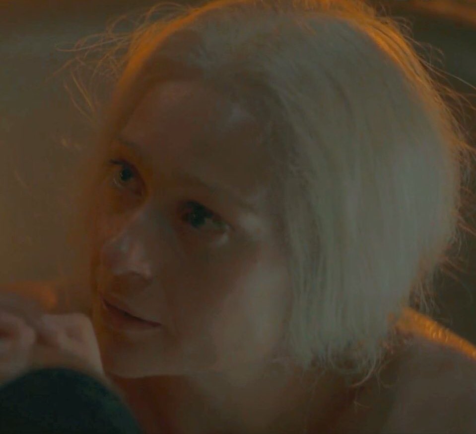 💭 ⋆｡𖦹°⭒˚｡⋆ (@aemmathinker) on Twitter photo 