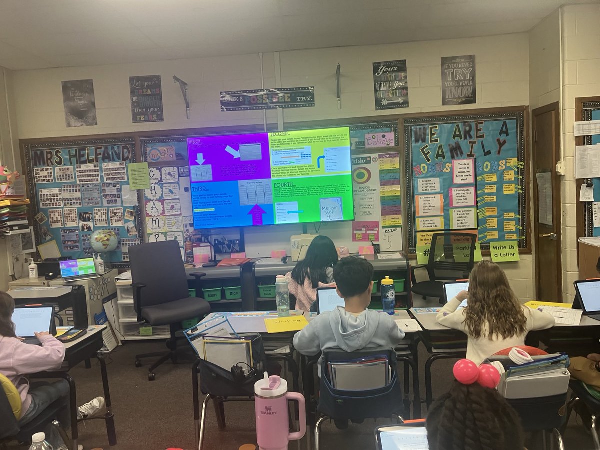 Writers at work! Can’t wait to read these amazing memoirs!
⁦<a href="/SkokieSD69/">School District 69</a>⁩ ⁦<a href="/EdisonDolphins/">Edison Elementary</a>⁩