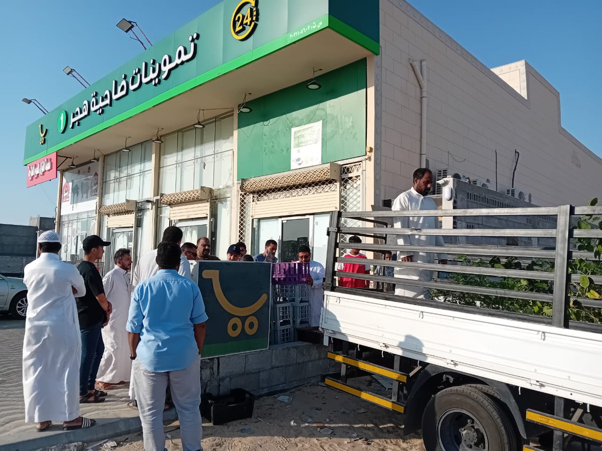 بدعم من أمانة الأحساء وتموينات ضاحية هجر، وبالتنسيق مع جمعية شرق الطرف، تم توزيع ٤٠٠ شتلة لسكان ضاحية هجر، في خطوة تعزز من جمال البيئة واستدامتها. شكرًا لكل من ساهم في نشر الخضرة وبناء مستقبل أكثر إشراقًا.🌱🌳 #أمانة_الأحساء #جمعية_شرق_الطرف"
. #التشجير_في_ضاحية_هجر #بيئة_مستدامة