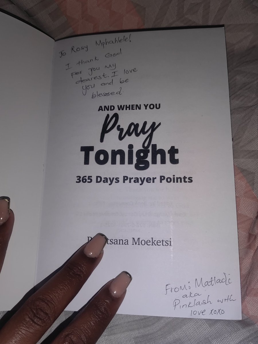 Kefilweroro's tweet photo. and I do, all thanks to my moratuwa @Pinklash14 who gifted me for my 40th birthday. Over and above her love and all other things... And as the world would conspire, see the prayer point for today. I love God
Im such a spoiled girl, with a signed copy from @AusBassie ke a leboga https://t.co/cAzFoDYxHJ