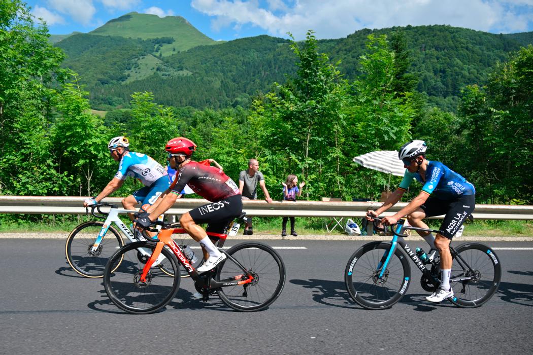 Cyclisme
Arrivée au Mont-Dore, étape 100 % puydomoise... ce qui va être annoncé lors de la présentation du Tour de France 2025 #TDF2025 
▶️lamontagne.fr/mont-dore-6324…