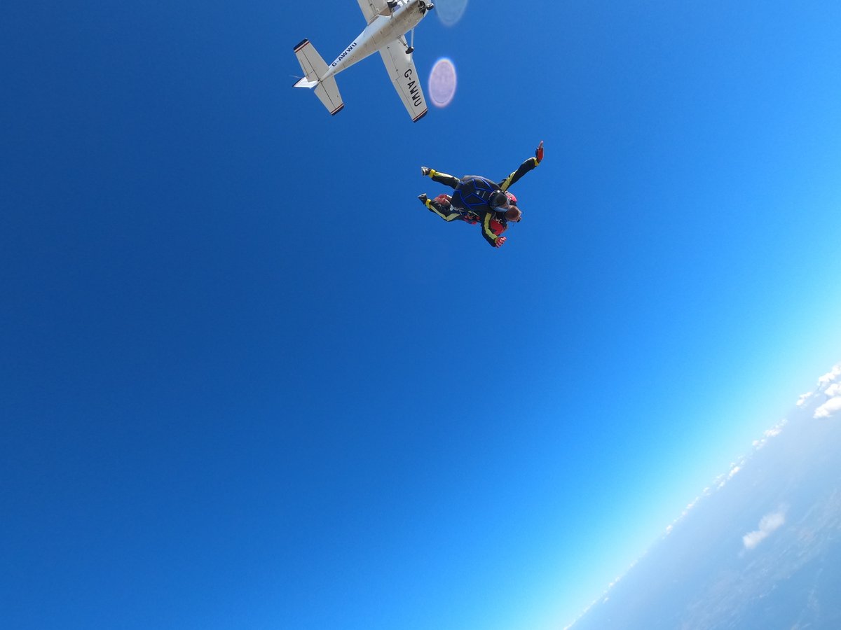 GojumpR's tweet photo. 🕒 In a typical skydive, freefall lasts about 45-60 seconds, during which you can reach speeds over 200 km/h! For some, that brief time feels like an eternity! 🎢
https://t.co/HTKgZjSxM4 https://t.co/AuHJWj5zeJ