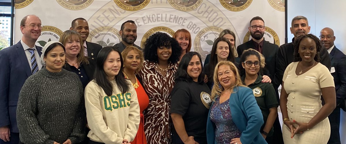 hills_ny's tweet photo. QSHS Supt Van Ess and Dep Supt Dwarka threw the QSHS New Teacher Soirée with community-building, networking, workshops, lunch and prizes. All emphasis on best practices AND caring. Congrats to the FHHS teacher team-welcome to the QSHS family! @Dr_JVanEss @NDwarka1 @QSHSDISTRICT https://t.co/jvqH1y0XHN