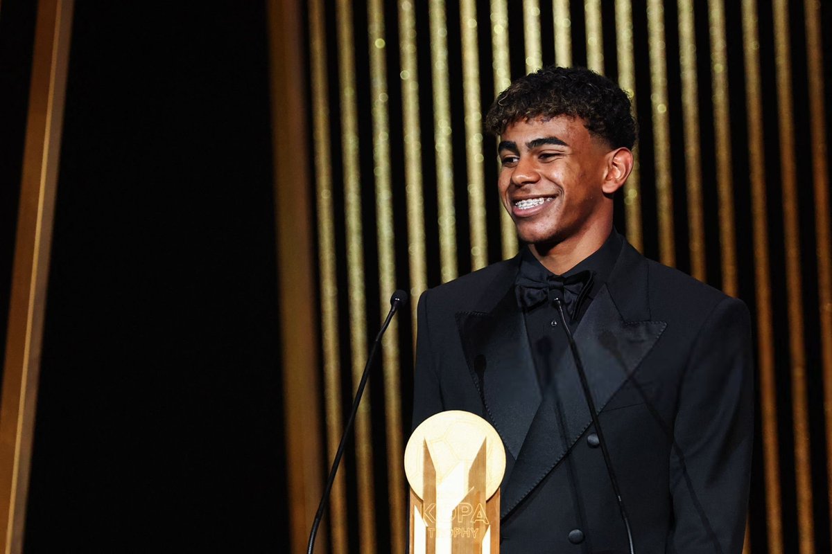 ReshadRahman's tweet photo. ✅ Defeats Bayern on Wednesday - 1 Assist
✅ Defeats Madrid on Saturday - 1 goal
✅ Wins the Kopa tonight
✅ Ranked 8th in the Ballon D’Or

Starboy. https://t.co/wCEXgkFWif