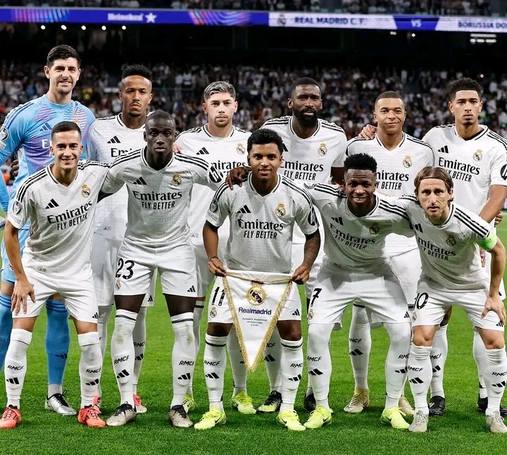 Le Real Madrid est élu 𝗺𝗲𝗶𝗹𝗹𝗲𝘂𝗿 𝗰𝗹𝘂𝗯 de l'année ! 🇪🇦