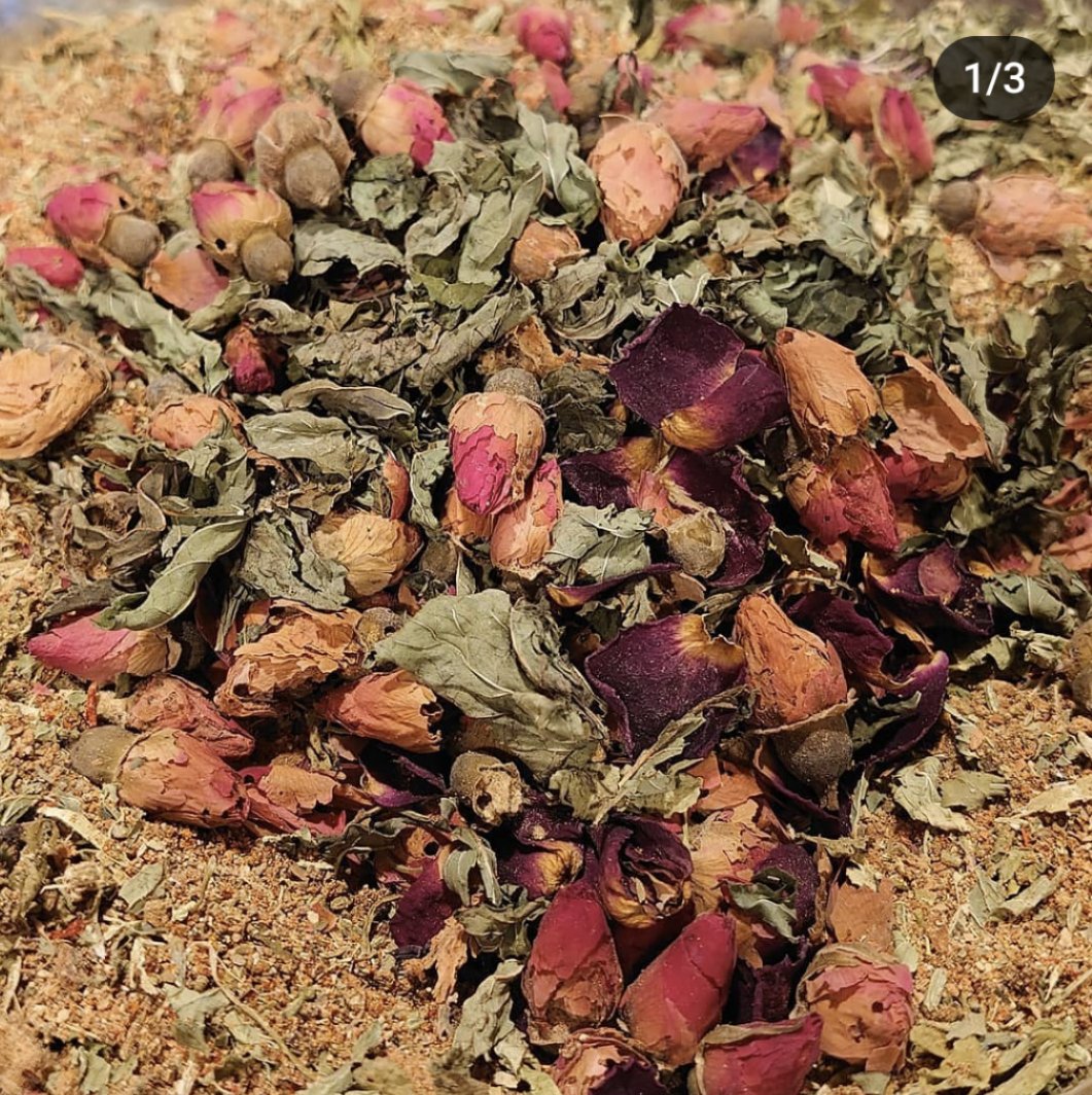 シルクロードバザール！
30年前のウルムチ天池で買ったカザフバッグとか、カシュガルで買った何に使うんだよってカードとか！持って行きます！
メインはやはりカシュガル仕込みのチャイだね。

#シルクロードバザール
#シルクロードバザール9
#ウイグルチャイ