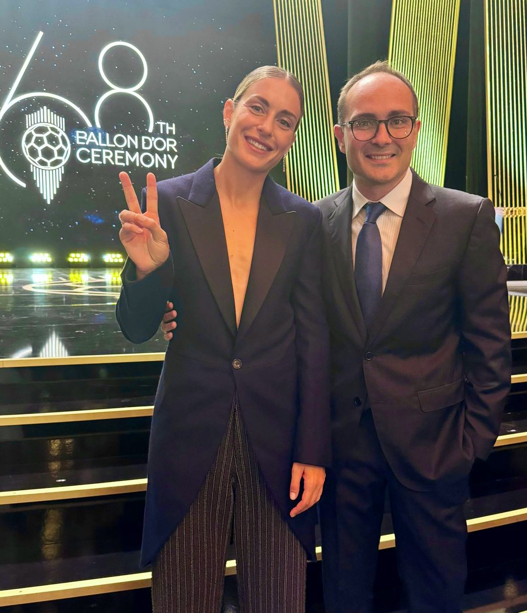 TeamYouFirst's tweet photo. #TeamYouFirst at Ballon d'Or 🏆

Luis de la Fuente &amp; Alexia Putellas 💫 

#BallonDor https://t.co/OiAwuloyvz