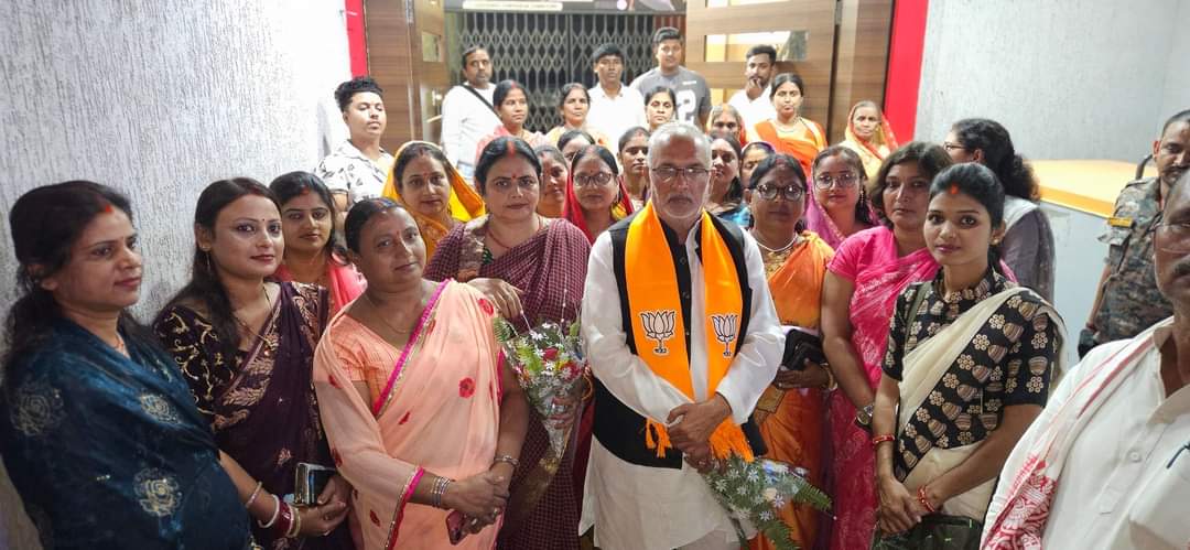 ManojYadav_bjp's tweet photo. बहनों ने जनहित और राष्ट्रहित में भाजपा के पक्ष में मतदान करने का भरोसा दिया। https://t.co/xH1xFfsEnP