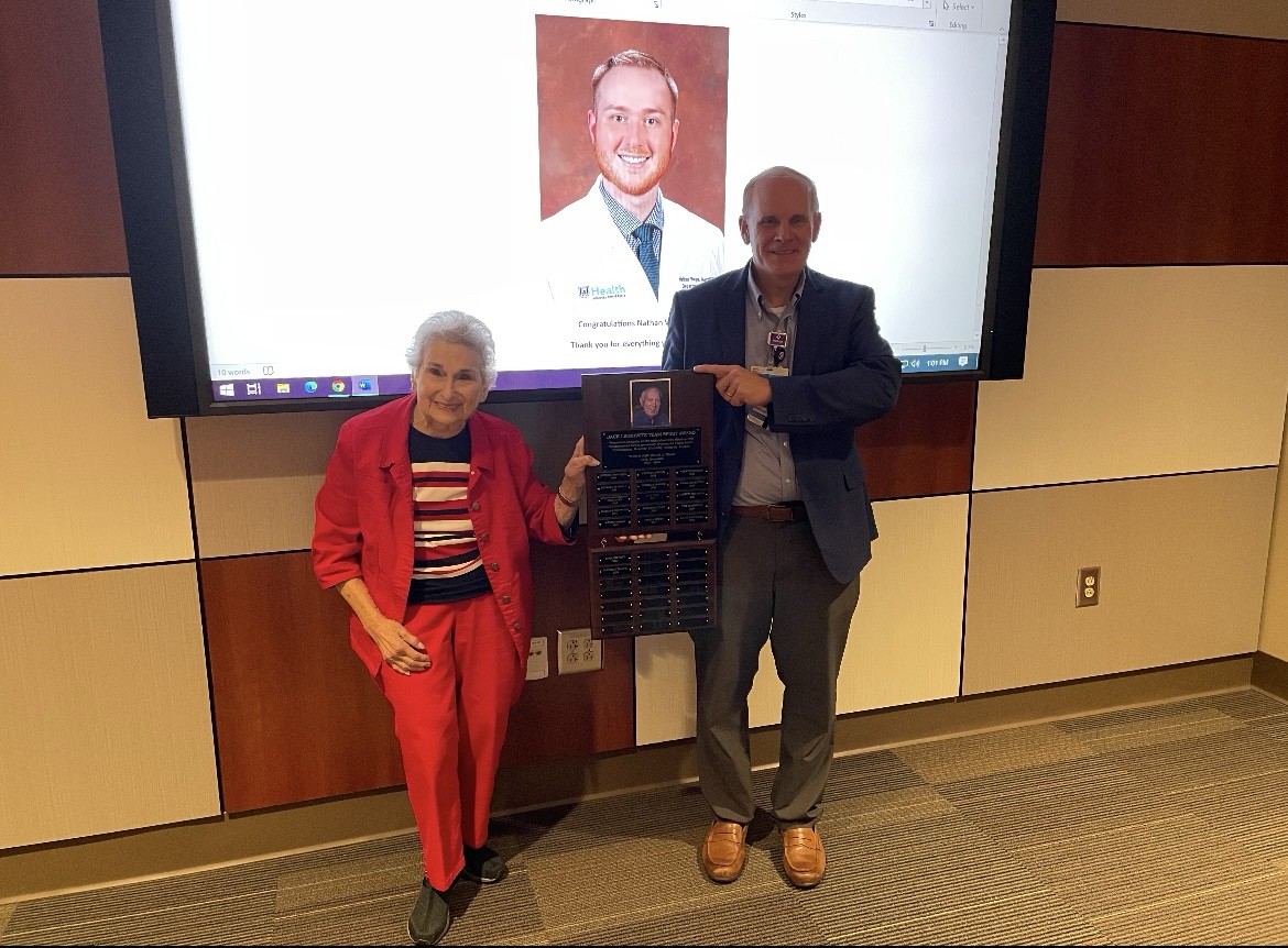 Congratulations to our program coordinator, Nathan Wayne, for receiving the Jack Liebowitz Award last Friday! This award is presented to a pharmacy staff member who embodies team spirit - enthusiasm, honesty, humility, integrity, and loyalty. We are so proud of Nathan! 💜💙