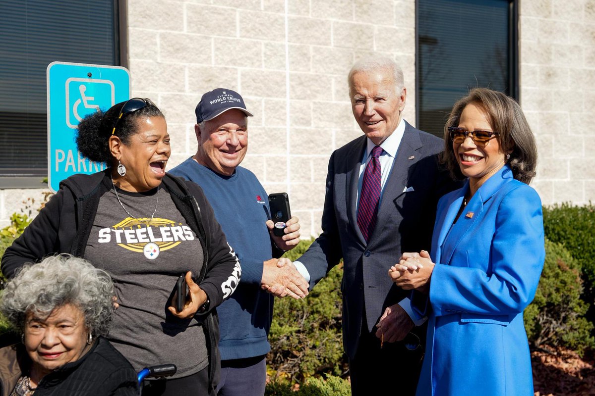 LisaBRochester's tweet photo. Honored to join President @JoeBiden and some amazing first-time voters at the polls here in Delaware! Every vote truly makes a difference, and I’m so proud of these young Delawareans for stepping up and making their voices heard for our future. https://t.co/UeXQWZnP3A