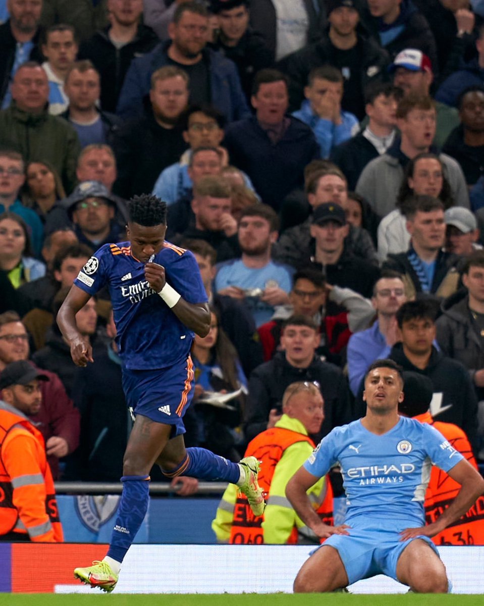 Vini Jr e o suposto melhor do mundo. Quando uma imagem diz mais que mil palavras.
—
📷: GettyImages