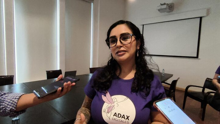 ADNQro's tweet photo. #ENTREVISTA Feto de la menor señalada por homicidio en Huimilpan sufrió asfixia prenatal: Mayra Dávila

La fundadora de Adax Digitales señaló que de acuerdo a un perito en patología forense, el feto que murió en el útero de su mamá, presentaba malformaciones congénitas.

👉 https://t.co/SnoT9zzDdR