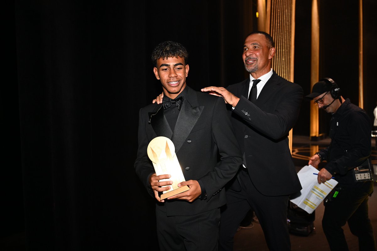 Relax Lamine... you are our new Kopa Trophy winner! 🤩😎

#ballondor