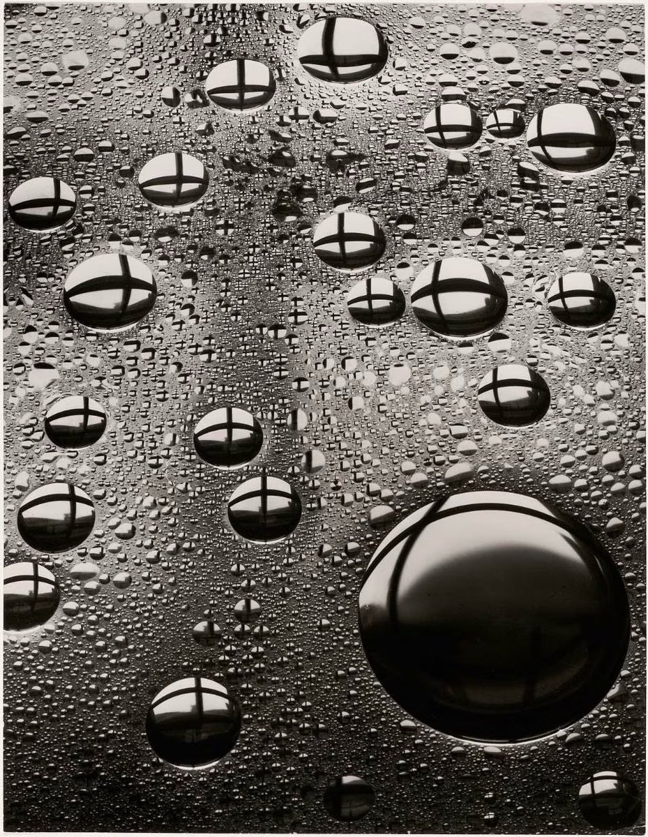 stjohnsphoto's tweet photo. Peter Keetman #photography 
“Öltropfen” (Oil drops) 1956 https://t.co/jW11TPZc94