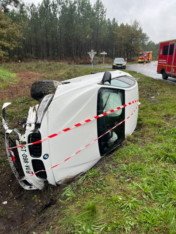 JijitterD's tweet photo. Bonsoir merci pour la force mon papa va bien ma mère est blesser mais rien de grave , moi en les rejoignant sur les lieux de l'accident j'ai eu aussi un accident ou j'aurai du mourir merci encore tout le monde 🙏 https://t.co/Cl4z4HvW8A