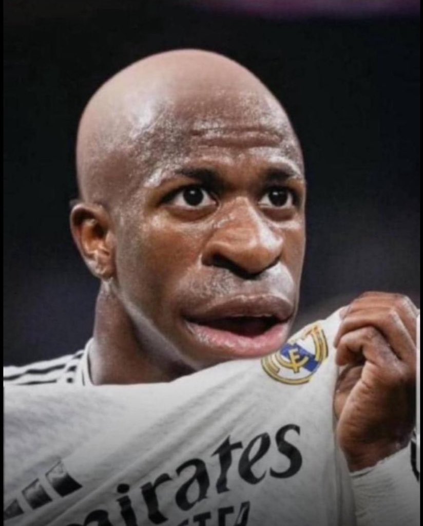EGHO231's tweet photo. Apparently this is Racism while the second one is Banter. We learn everyday. https://t.co/j1GPly8sST