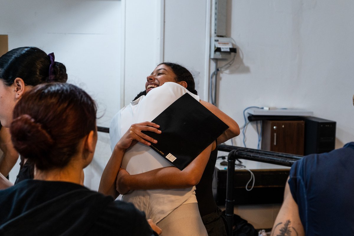 Sodre_Uruguay's tweet photo. ➡️ Es una alegría compartir que 19 estudiantes de las Escuelas Sodre han obtenido becas para continuar su desarrollo académico en tres programas de estudio en Estados Unidos. https://t.co/bBiHSMV1E8