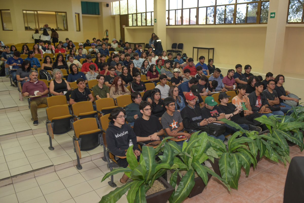 IEESonora's tweet photo. Este lunes en la Universidad Tecnológica de Hermosillo (UTH) se realizó el diálogo universitario "Tu participación no termina con la elección", organizado por el #IEESonora, el cual tiene como finalidad acercar a las juventudes a ser más activos en la vida política e interesarse más en temas públicos desde diversas opciones, promoviendo así mayor participación ciudadana. 

En el panel estuvieron presentes Claudia Alejandra Solís Ramos, presidenta de la Comisión de Jóvenes de Canacintra Hermosillo, Cinthia Karina Balsi Tinoco, presidenta de la Red Mundial de Jóvenes Políticos en Sonora AC;  Federico Antonio Gutiérrez Amaya, presidente de la sociedad de alumnos de la UTH, así como Daniel Ochoa Amavizca, coordinador de la Unidad de Participación Ciudadana del #IEESonora.