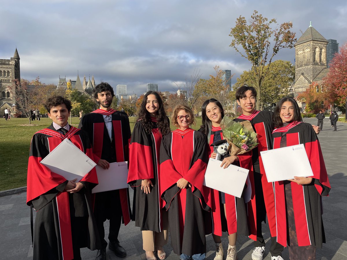 JenGommerman's tweet image. Congrats to @uoftmedicine @UofT @ImmunologyUofT grads. 2 GommerLab-ers @angeanr and @alexx_florescu - way to go!! You all make me proud.
I ❤️ my job.