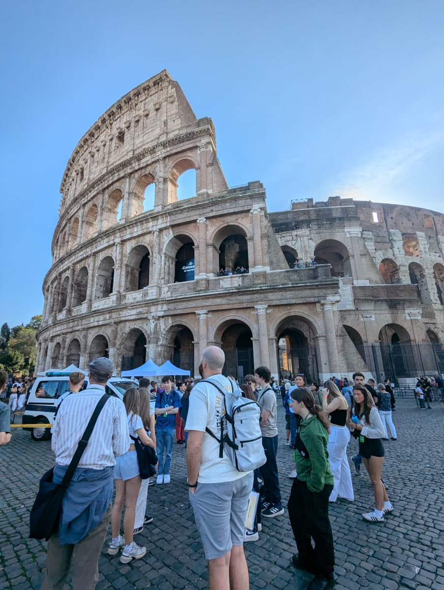 HistoryJTHS's tweet photo. What an amazing three days in Rome and still one more to go!

Our students have really enjoyed their experience in the city and all it has to offer including a tube strike meaning an 8 mile walk to and from the Vatican via an entertaining train journey.

When in Rome! https://t.co/Oi9FYP2GDy