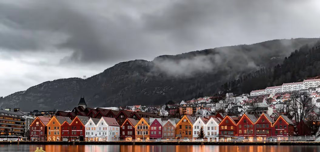 QueensBTC's tweet photo. ⛏ #Sazmining is setting up a #bitcoin (💰BTC) mining site in #northern Norway that will heat a large #building in a fishing #village ♨️
✅follow @QueensBTC for more news ⭐️Boosts @visitnorway @Bitcoin https://t.co/ioztFDdMRQ