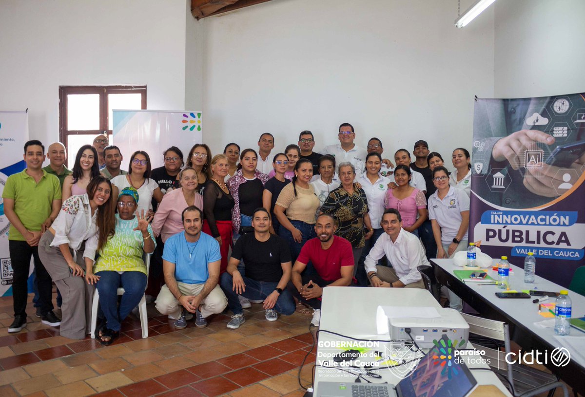 cidti40's tweet photo. 🌍💡 Hoy llevamos la #InnovaciónPública hasta #Ginebra. En el #Cidti40 junto a @TICGobValle , estamos impulsando un gobierno más eficiente, inclusivo y digital 🚀 Líderes, emprendedores, academia y funcionarios co-crean soluciones para mejorar la vida de los ginebrinos 🌱✨ https://t.co/ybk5ZTMpN9