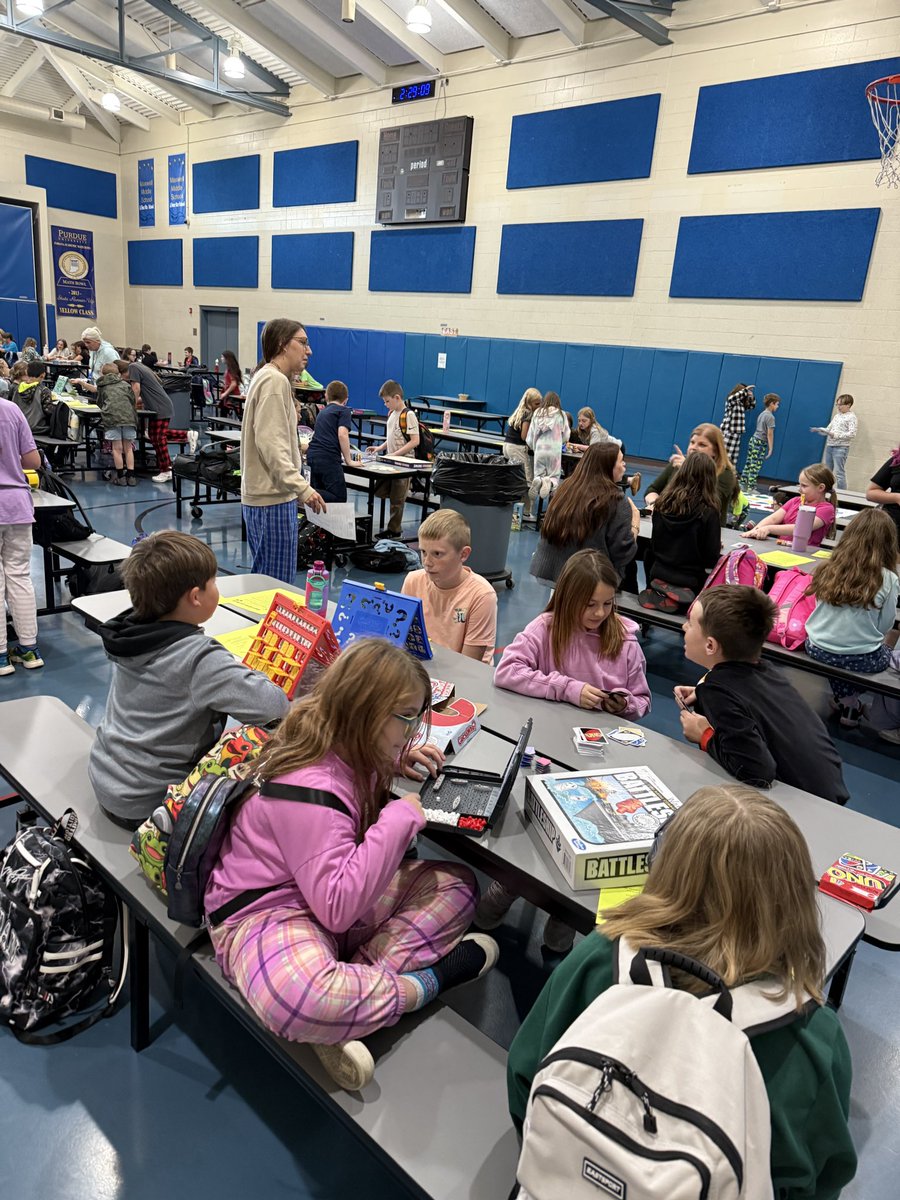 First Game Club at Maxwell Intermediate was a HUGE success! 
We saw great collaboration and amazing sportsmanship. Way to go students! #Proud2bMIS #1GC