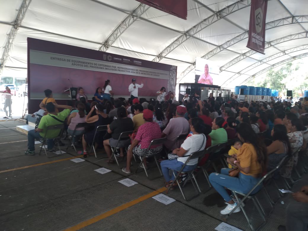 Maxima989FM's tweet photo. Encabeza la gobernadora del estado, @LaydaSansores San Román la entrega de equipamiento de cisternas y refrigeradores del programa Hogares en Bienestar y apoyos del programa inclusión productiva 2024 en Carmen.

#Máxima989 #CdDelCarmen #Campeche https://t.co/b1pkNNsKiK