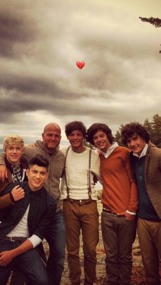 LouisTSpainNews's tweet photo. 📸| Nueva foto de Louis con Liam, Zayn, Niall y Harry durante la grabación del videoclip de What Makes You Beautiful de One Direction! 

©️John Urbano https://t.co/9GFHcooVkL