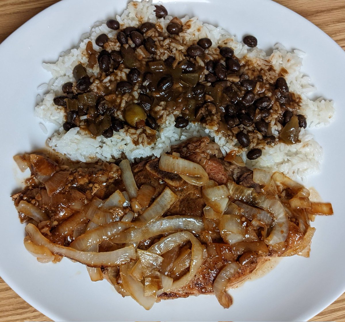recipesallkinds's tweet photo. Palomilla Steak with Sauteed Onions, Black Beans, White Rice
#allkindsofrecipes #testkitchen #palomillasteak #palomilla #steak #bistec #sauteedonions #blackbeansandrice #blackbeans #whiterice #rice #arrozblanco https://t.co/G8Yxo8gRYB